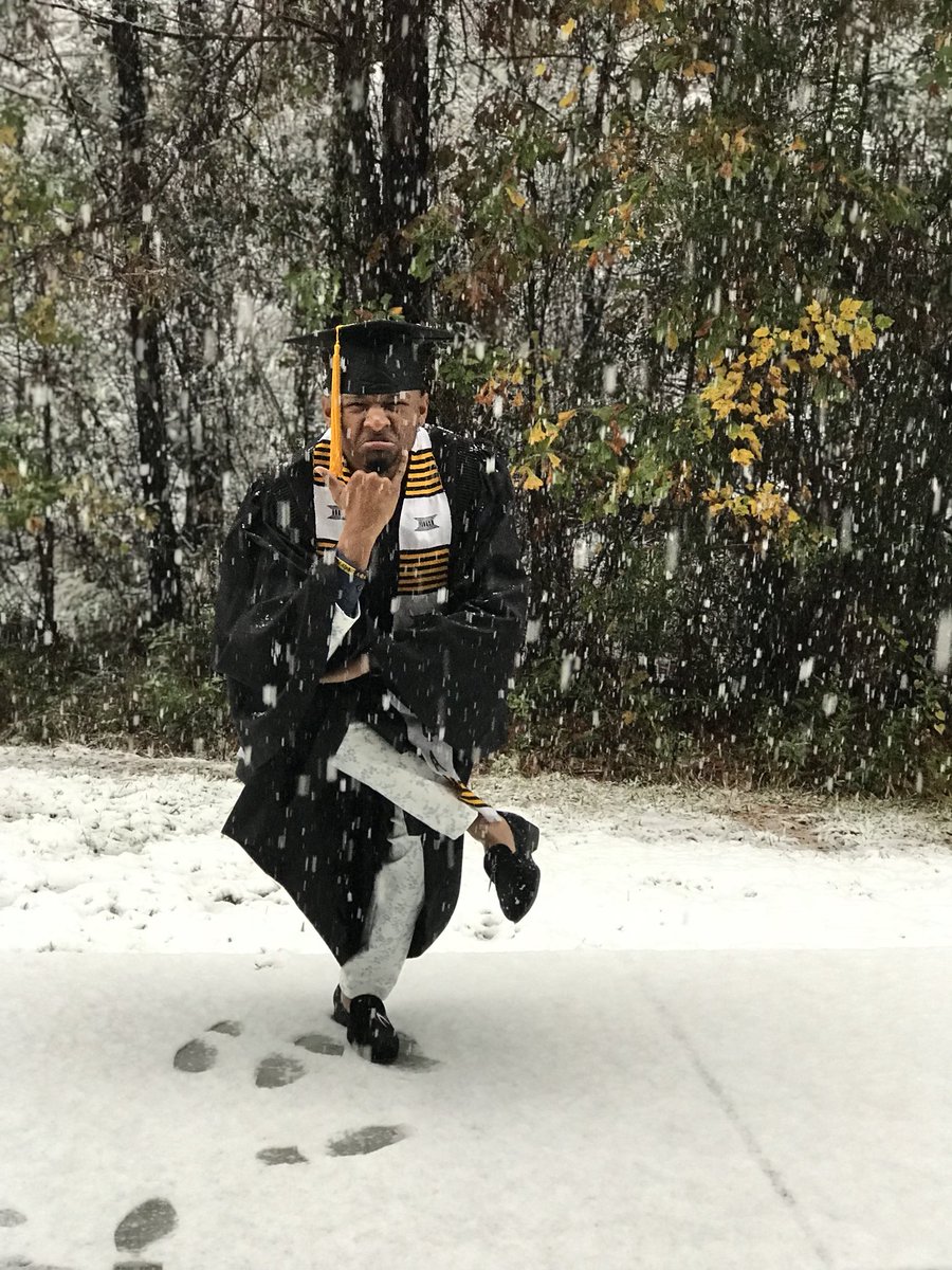 KiingCav's tweet image. Today, I beat the odds. Damn right, ima show out! 🤴🏿🎓 #IssaGraduate #GradSzn #ButGod 🙏🏿 #ThisOneIsForYou