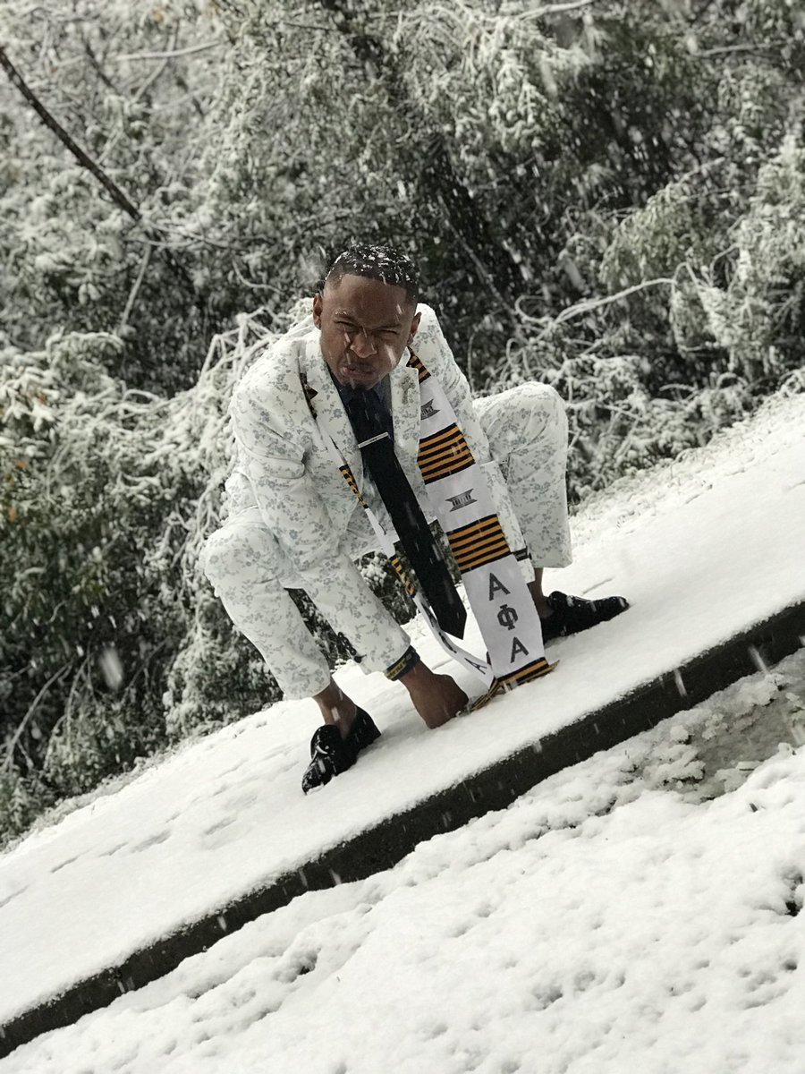 KiingCav's tweet image. Today, I beat the odds. Damn right, ima show out! 🤴🏿🎓 #IssaGraduate #GradSzn #ButGod 🙏🏿 #ThisOneIsForYou