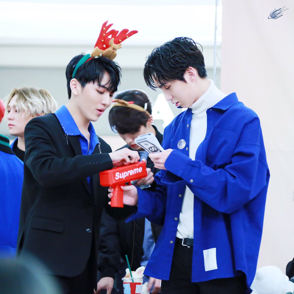 archiveksw's tweet photo. 171201 ❖ uni burger https://t.co/4UeXtxQae4