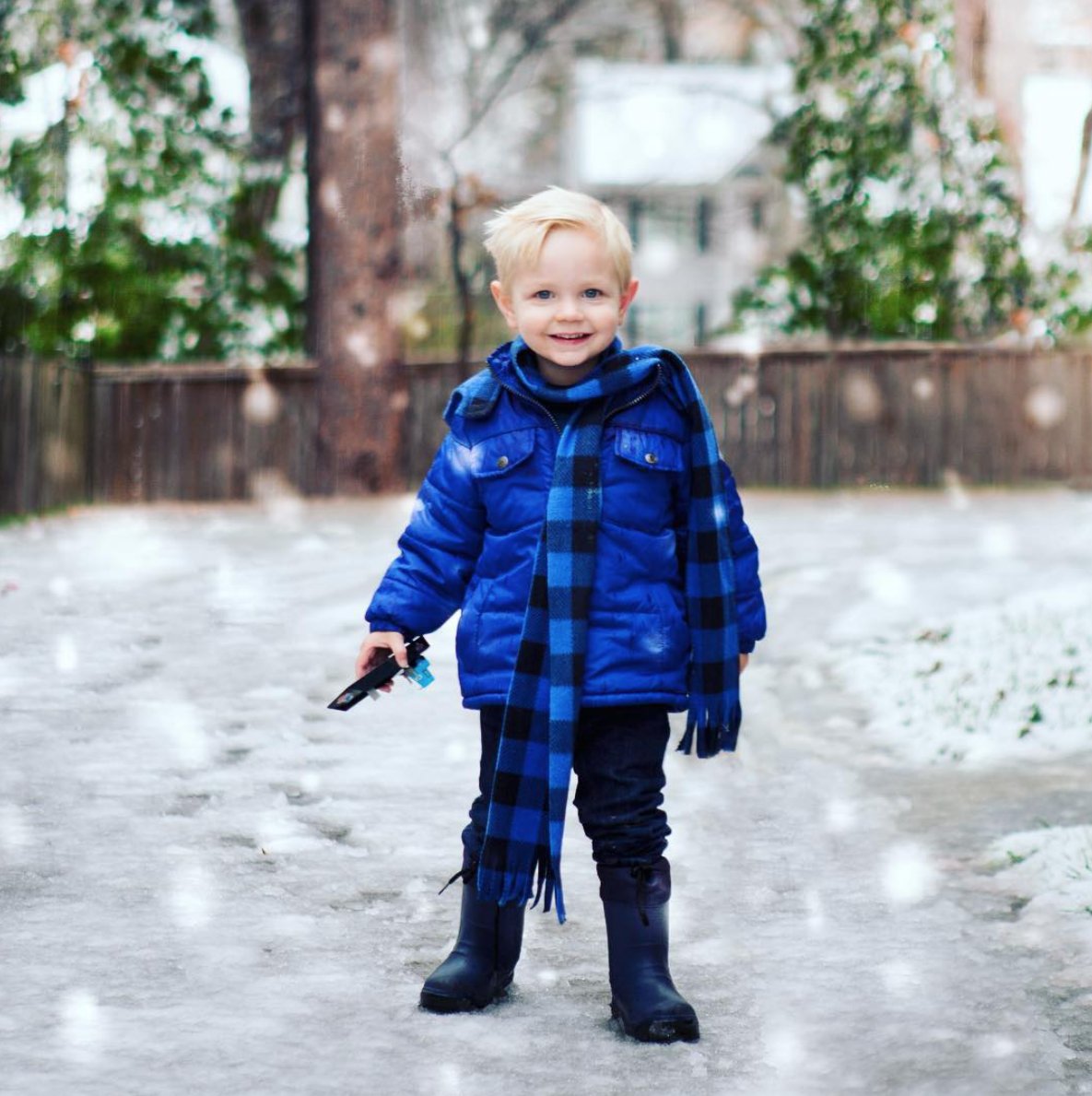 nic4gator's tweet photo. Snow!!   #StormWatchOn2 #icestagram #snowedoutatlanta #atlantasnow 😍 https://t.co/2ifSE1EV1s