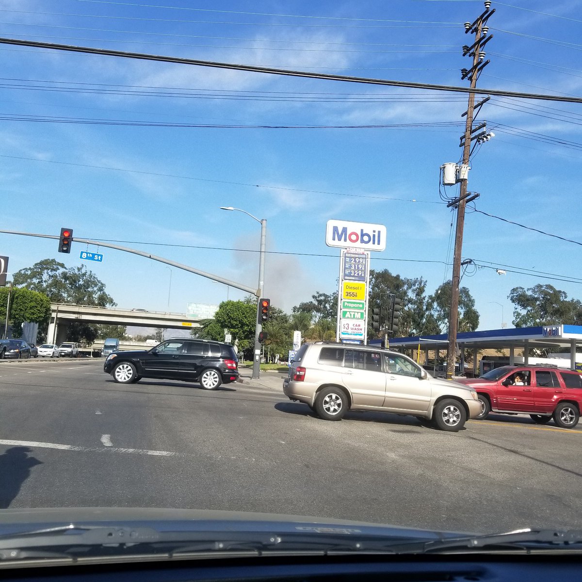 therealishy's tweet image. Can you look into this @NBCLA @CBSLA @NU34LA @ABC7 @FOXLA @KTLAnewsdesk brush fire in Boyle Heights/Lincoln Heights