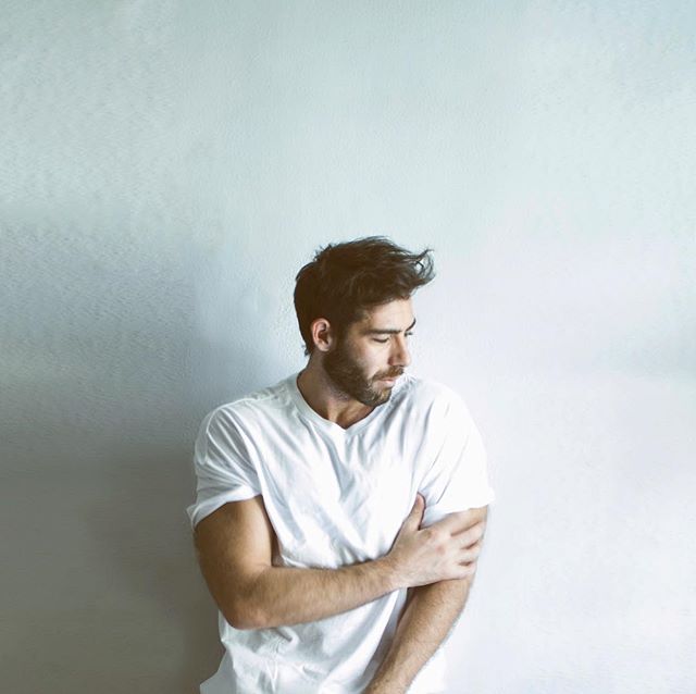 markusx's tweet image. trato de salir de mi mente, me esfuerzo por desaprender.