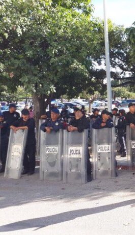 40Brujas's tweet photo. Habitantes de #Mitontic fueron desalojados con lujo de violencia por la @sspc_chiapas, hay varios detenidos y todo porque el gobierno de @VelascoM_ no cumple !!! https://t.co/4PdrDCEt3E