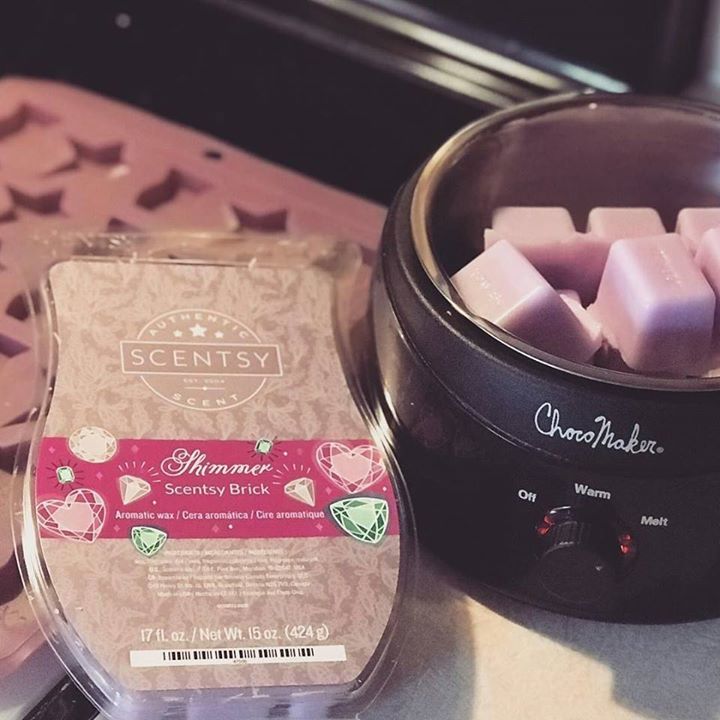 wicklesswahm's tweet photo. #ScentCrate sneak! Melting down some #simmer #scentsy #samples. My house smells amazing! https://t.co/UOwSYj6clb