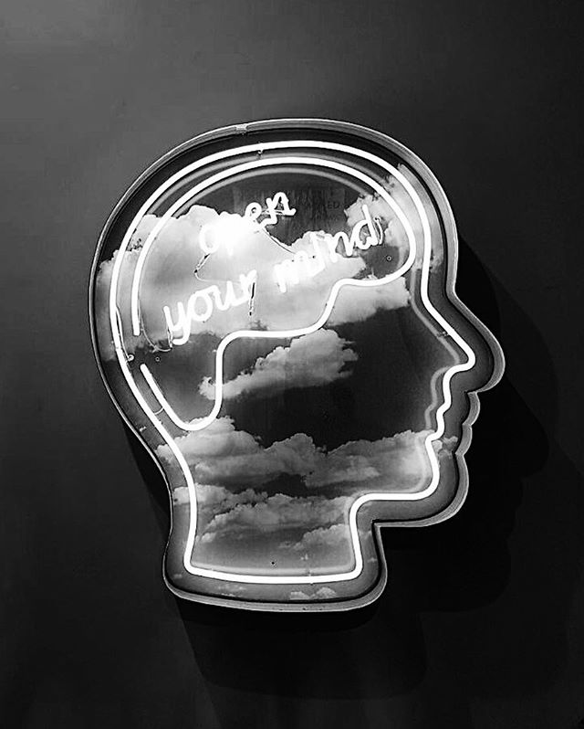 markusx's tweet image. y sabes que me cuesta la vida, pensar que todo era mentira e irreal.