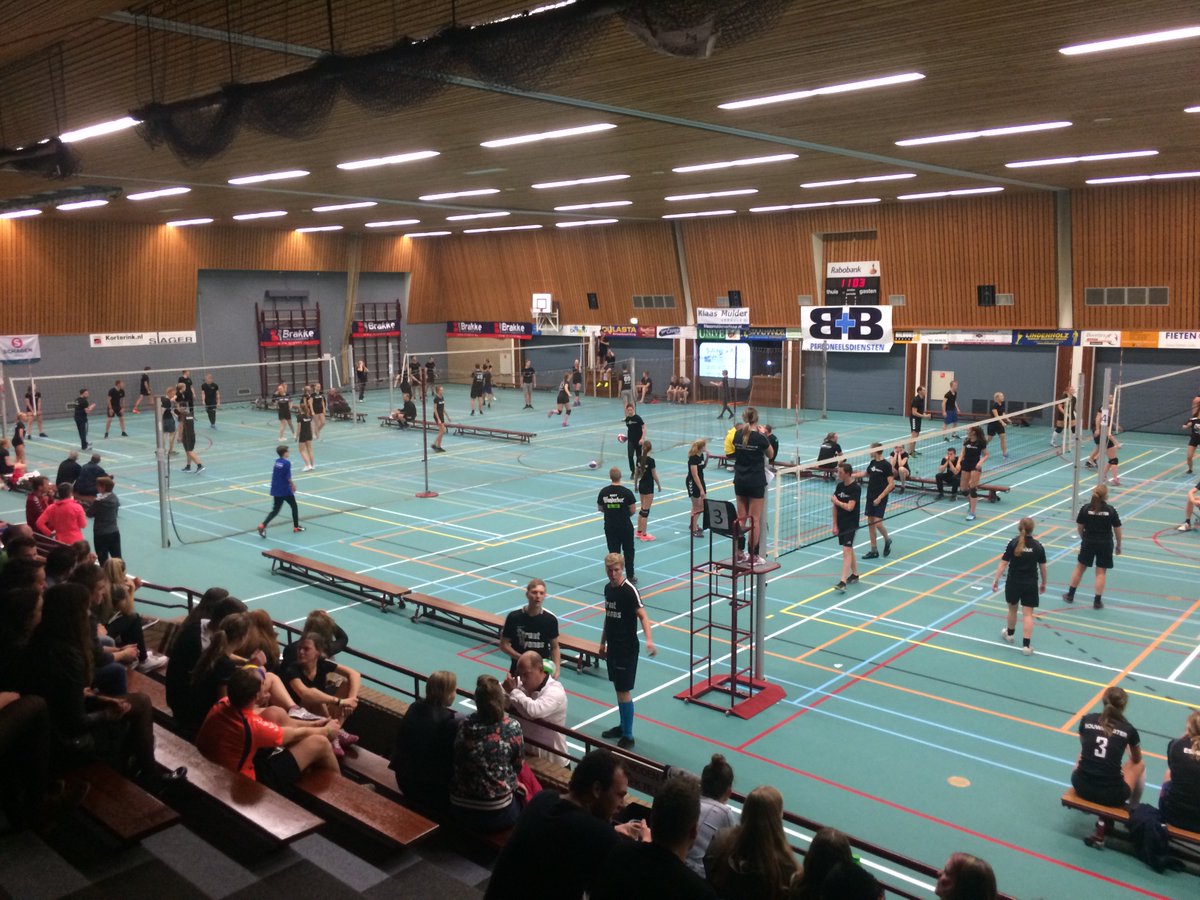 BertKrale's tweet photo. Bomvol programma met volop gezelligheid en sportiviteit bij Nachtvolleybal toernooi 2017. Weer top georganiseerd door @NachtvolleybalS Bedankt! #vrijwilligers #sportiefgenieten #goeddoel https://t.co/oiF3TgUXqM