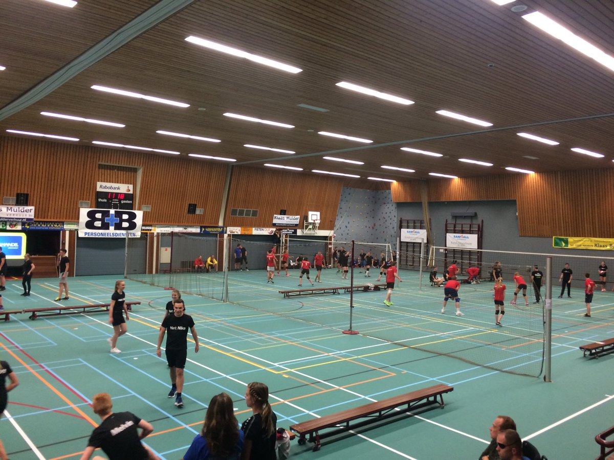 BertKrale's tweet photo. Bomvol programma met volop gezelligheid en sportiviteit bij Nachtvolleybal toernooi 2017. Weer top georganiseerd door @NachtvolleybalS Bedankt! #vrijwilligers #sportiefgenieten #goeddoel https://t.co/oiF3TgUXqM
