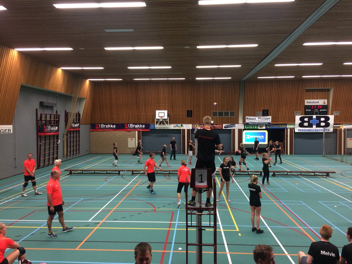 BertKrale's tweet photo. Bomvol programma met volop gezelligheid en sportiviteit bij Nachtvolleybal toernooi 2017. Weer top georganiseerd door @NachtvolleybalS Bedankt! #vrijwilligers #sportiefgenieten #goeddoel https://t.co/oiF3TgUXqM