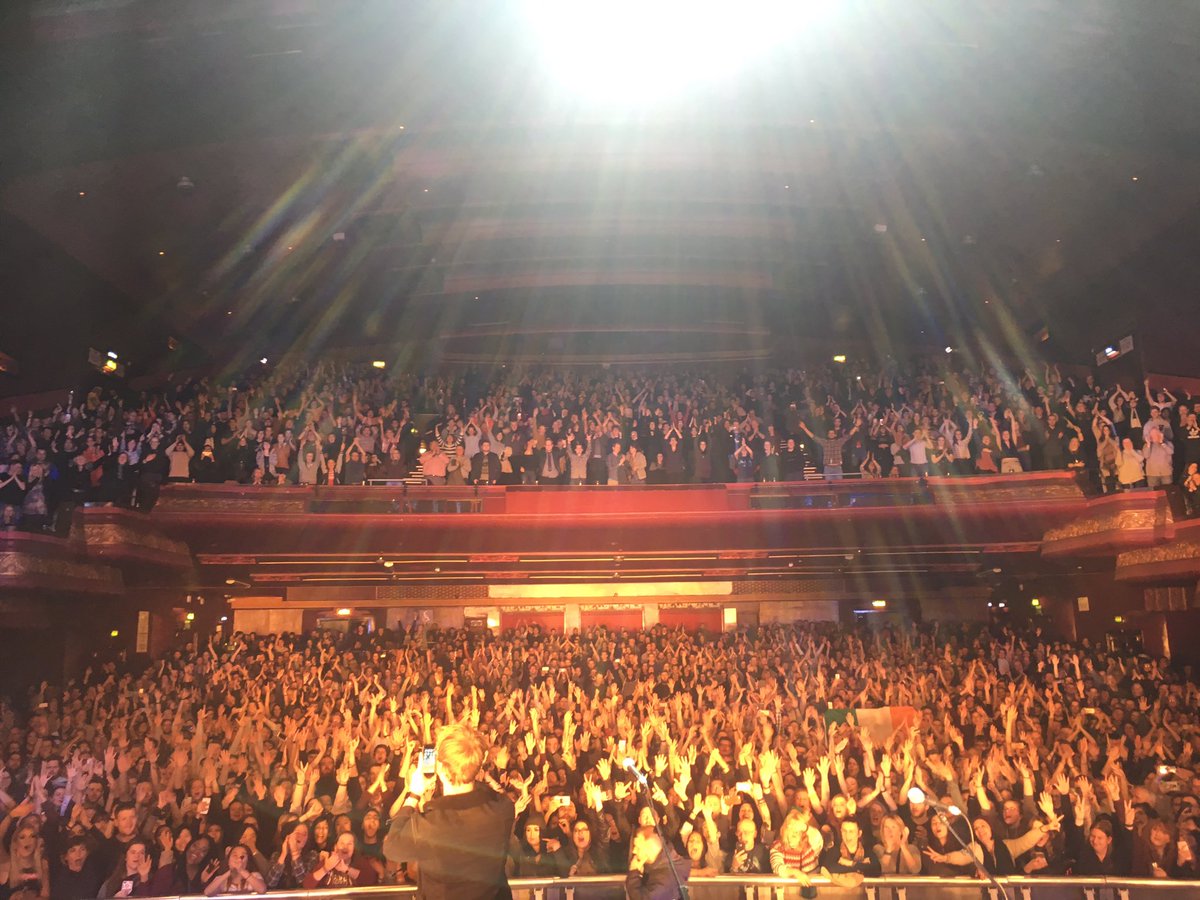 Kodaline's tweet photo. MANCHESTER thank you so much for welcoming us back! 📷.@VinnyKodaline https://t.co/eDbn0MGfAb