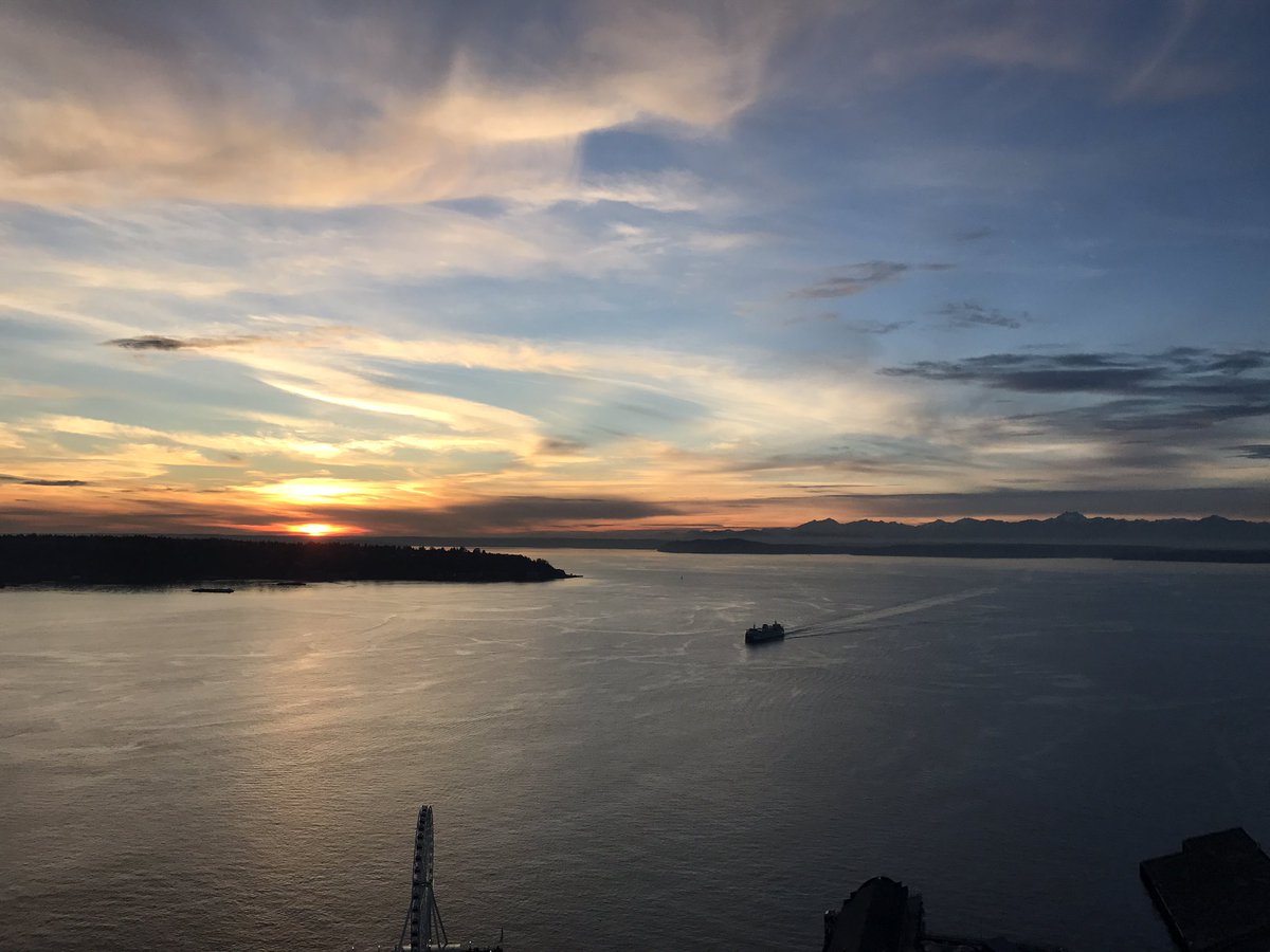 lindsaycohen's tweet image. THIS JUST IN: IT IS STILL RAINING IN SEATTLE. Do not move here. 

I repeat, DO NOT MOVE HERE. 

It's dreadful. Really. 

#WAwx