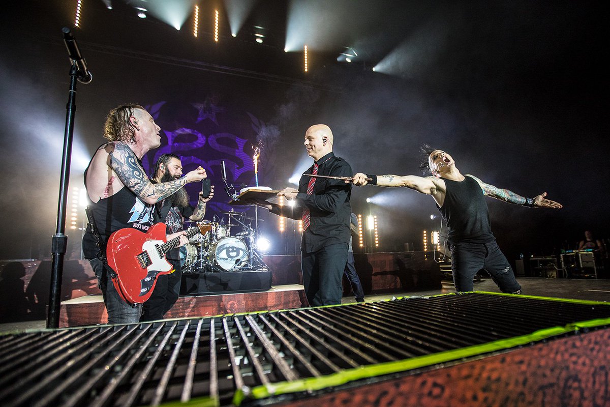 stonesour's tweet image. Glasgow! Thanks for making Corey's birthday so special! #StoneSour #Hydrograd