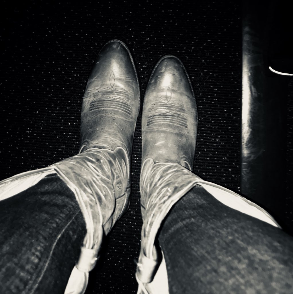 ZShannonZ's tweet photo. Merry Christmas to those at the #BeachTown music festival! Enjoy the extra elbow room. #StuckInATL #ATL #Fail @davidnail https://t.co/4gEc7vXFKa