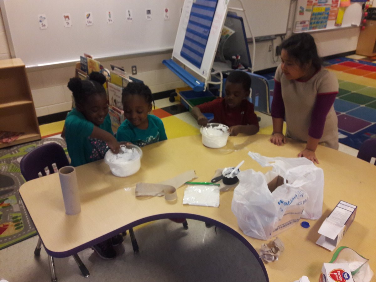 MrsBiteng114's tweet image. We had so much fun making slime today that these are the only pictures I got.  The kids said that it felt sticky and slimy! #TriangleKinders #TouchExperiment
#SnowSlime just in time for our first snowy day!