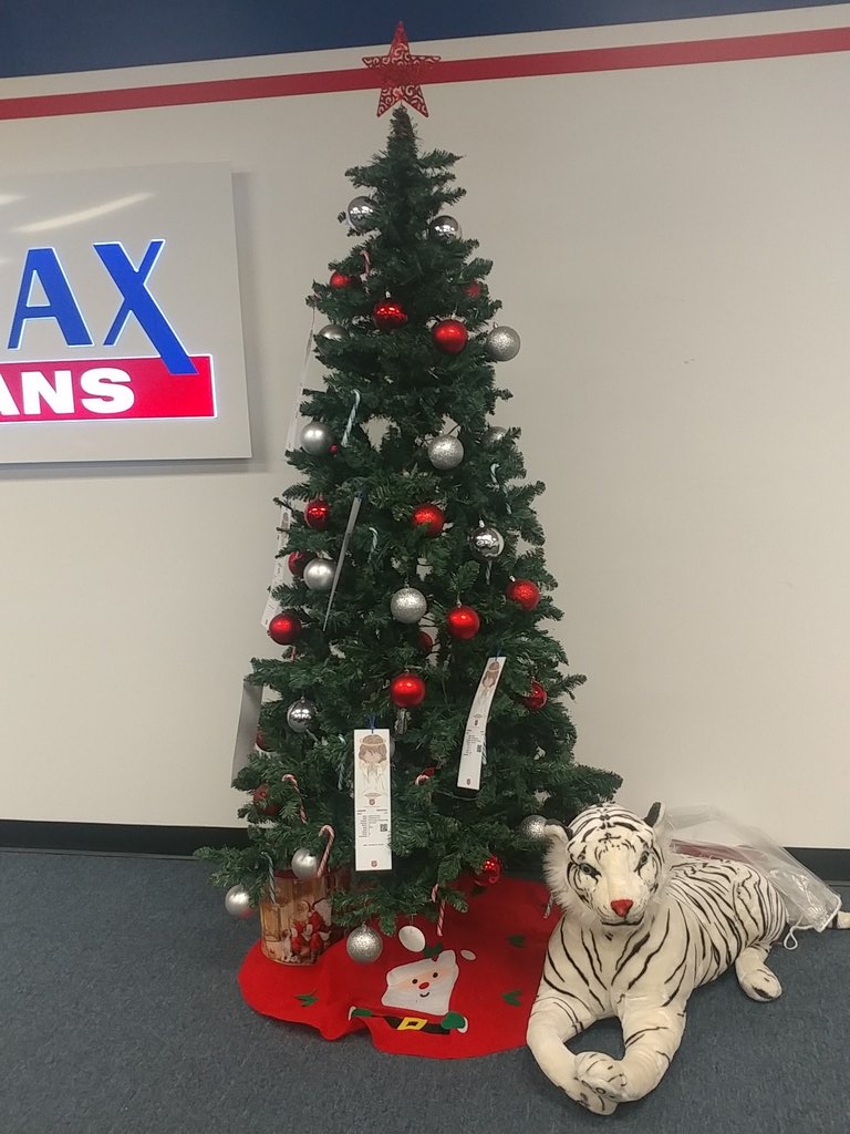 Ash_Ramos18's tweet photo. Our awesome Christmas decoration at #lubbock2 Teaming up with Salvation Army this Christmas to help our community. #Lubbock #D140 #R23 #happyholidays @anna_molidor @chrills23 @dma8122000 https://t.co/HwsngVnLIM