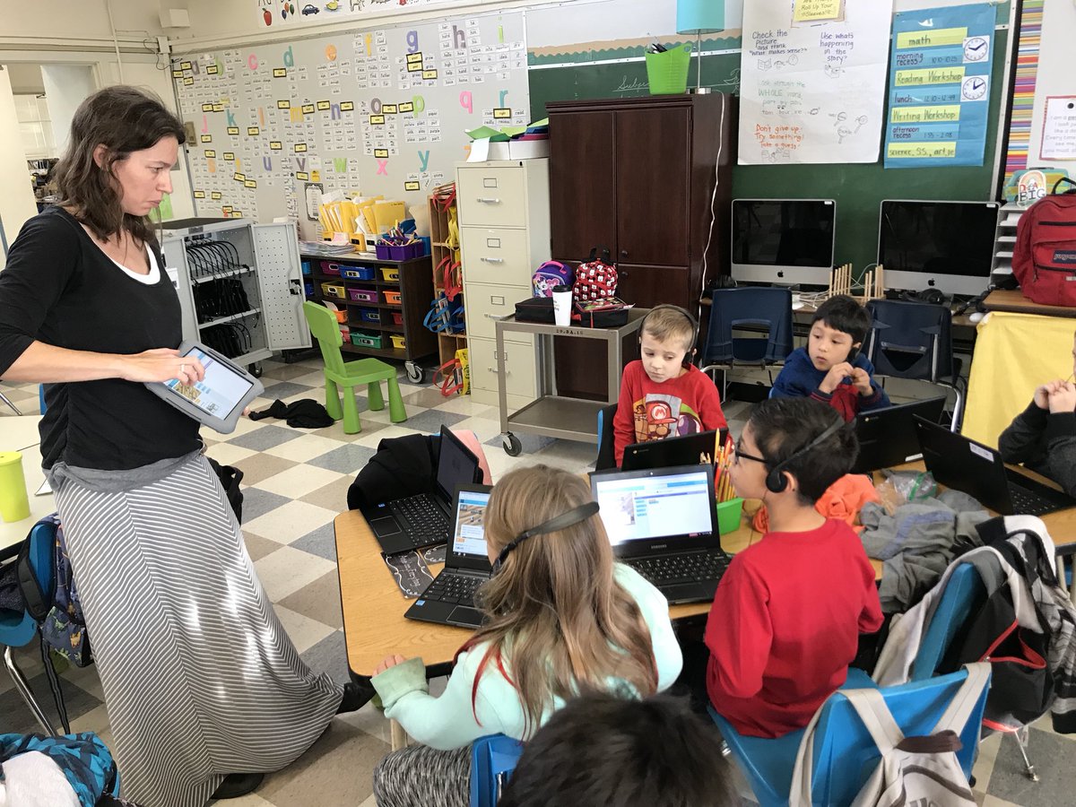 Hour of Code with Star Wars and Blockly - 2nd graders making connections Thanks Mrs. Kaiser! <a href="/FarmarFalcons/">Mary Farmar Elementary</a> @GertieThePaint <a href="/beniciatech/">Andreas Kaiser</a>