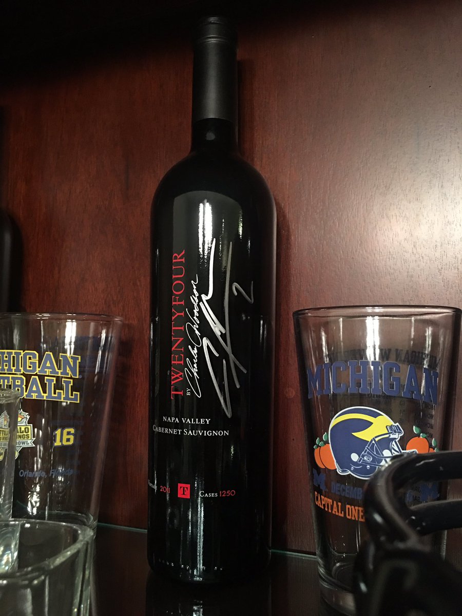 ObsessedTailg8r's tweet photo. @CharlesWoodson love my TwentyFour autographed bottles of wine #GoBlue #ObsessedTailgater https://t.co/vrfqIAkYsC