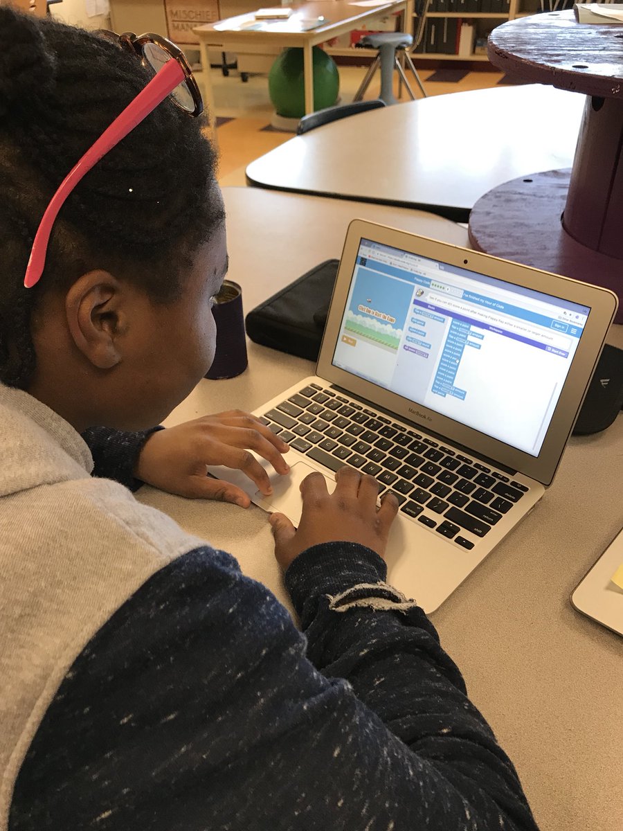 BethGoodwin33's tweet image. Been doing #HourofCode games all week with students. Tap this link, enjoy the card, then tap Go to make and share your own- goo.gl/Nt8Swe #santatracker #codeasnowflake