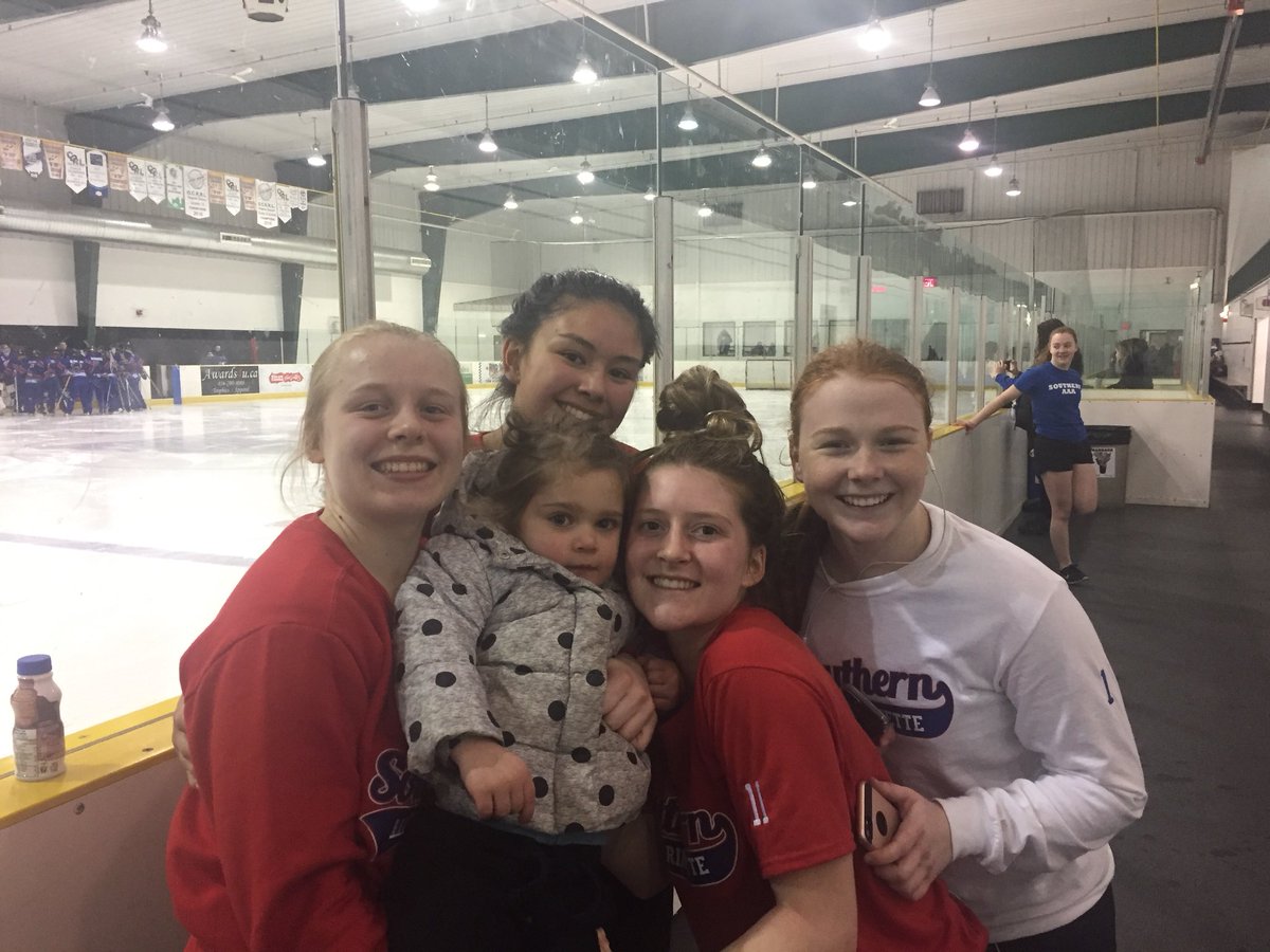 SouthernAAA's tweet image. Great role models for our future Ringette players! #gosouthern
