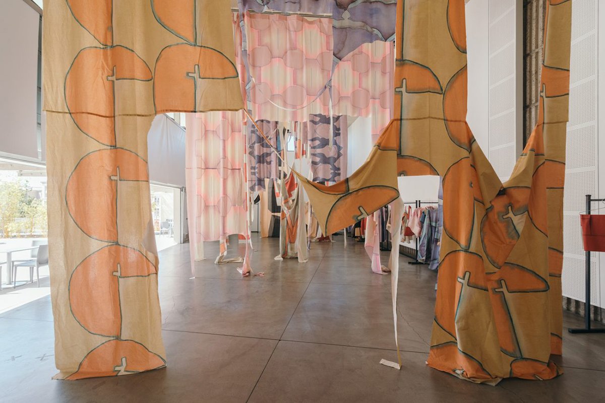 18thStreetArts's tweet photo. #18Artist Carmen Argote arrives next month to explore notions of home & place, interacting with architecture to reflect on personal histories and her own immigrant experience. #18ArtistLab #installationart #PSTLALA #Mexico https://t.co/wX2oppHbyT https://t.co/53gDiHxbcS
