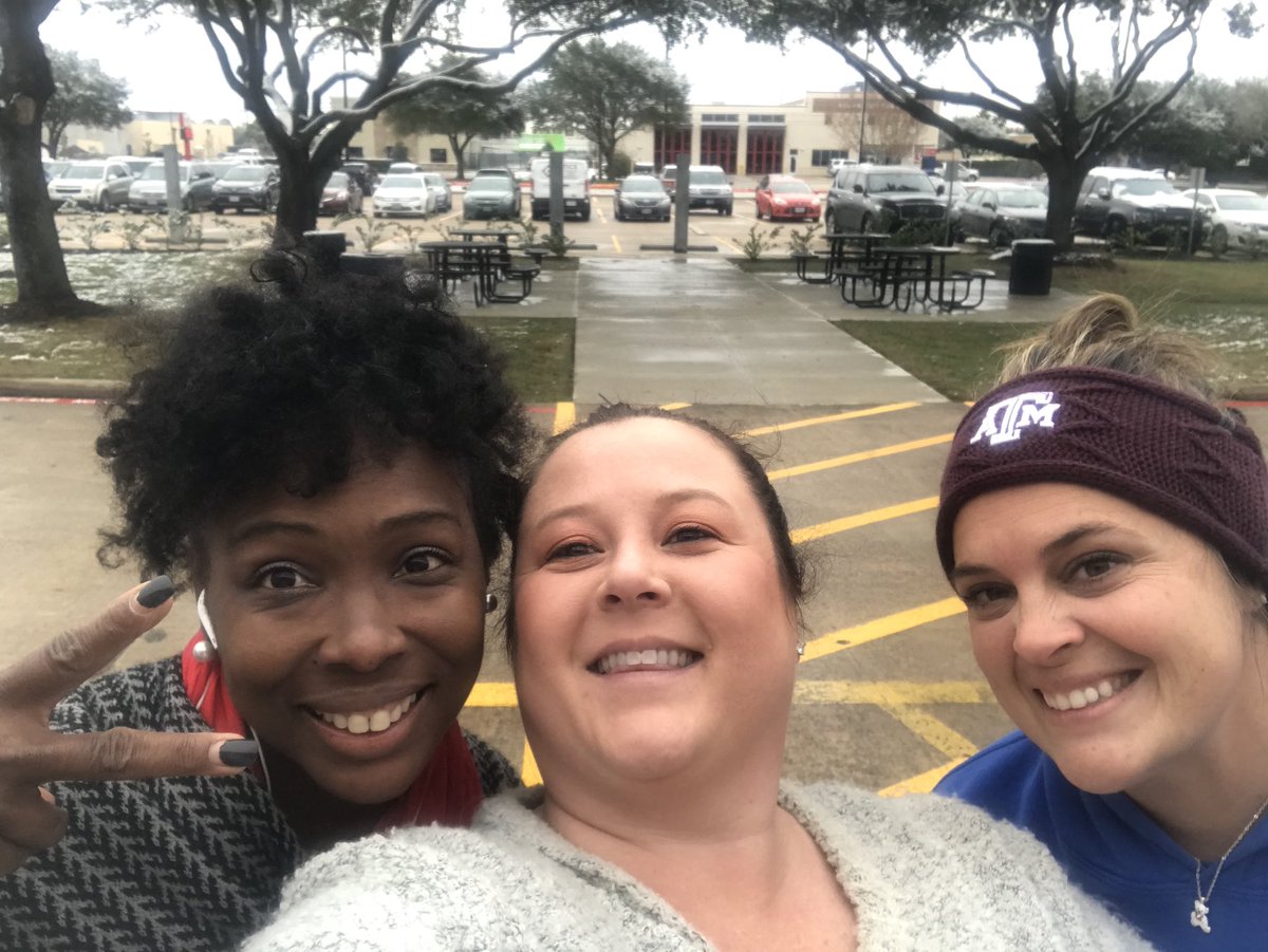 If not w/ my kids on this snow day nobody better to spend it w/ than these 2 amazing ladies! 💙<a href="/slb05/">Sara Barrow</a> <a href="/WhiteELAStar/">Tonya McKelvey-White</a>