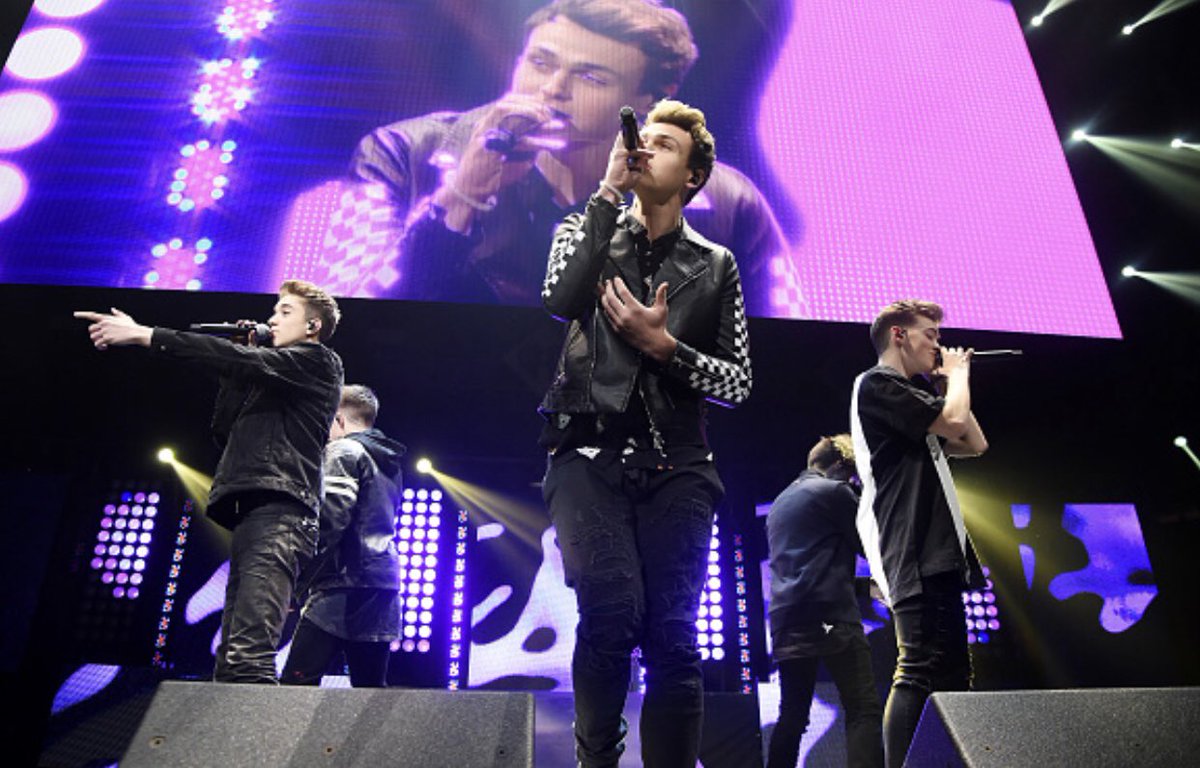 AMXFLETCHER's tweet photo. Some artists never get the opportunity to play the worlds most famous arena, MSG!! Our boys have just conquered it!!! Limelight’s are so proud!! #WDWMSG https://t.co/RztujFPlEf