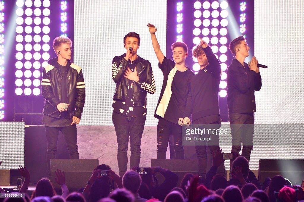 AMXFLETCHER's tweet photo. Some artists never get the opportunity to play the worlds most famous arena, MSG!! Our boys have just conquered it!!! Limelight’s are so proud!! #WDWMSG https://t.co/RztujFPlEf