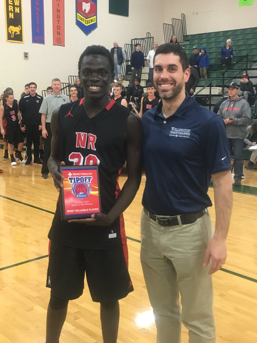 New Richmond downs Batavia 48-38 begins our <a href="/mercy_health/">Mercy Health</a> Most Valuable Player, Herwens Horgan! Thanks to New Richmond team physician Nick Early for presenting! <a href="/NR_CoachShoe/">Will Shoemaker</a>