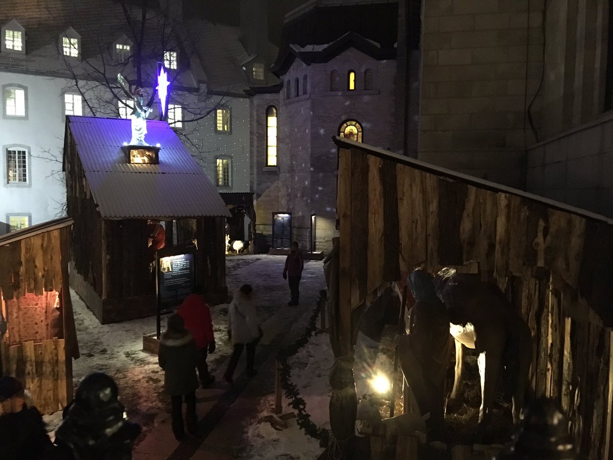 La crèche <a href="/NotreDameQuebec/">Notre-Dame de Québec</a> est ouverte en avant-première en cette fin de messe #ImmaculeeConception. Ouverture officielle demain midi #villeQuébec ecdq.org/lancement-de-l…