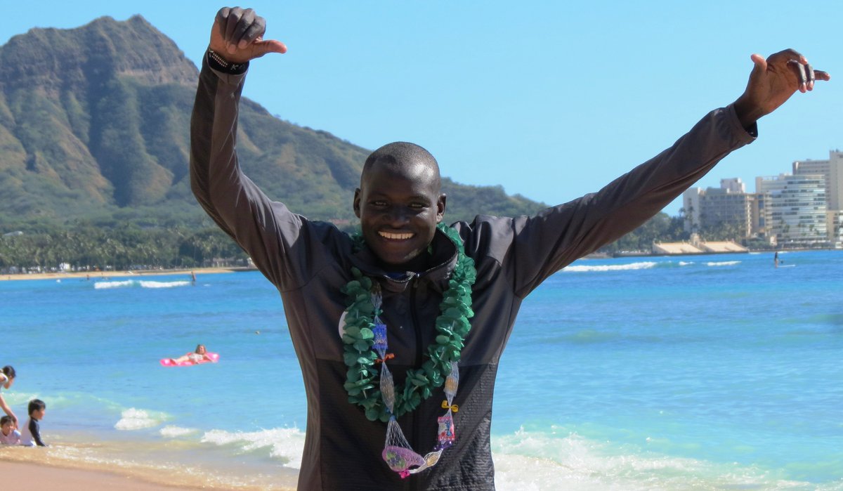 When @taylordutch asked @DennisKimetto what he planned to do in Sunday's #HNLMarathon he said: 'I expect to run the course record.' (photo by @JaneMonti1 for Race Results Weekly)