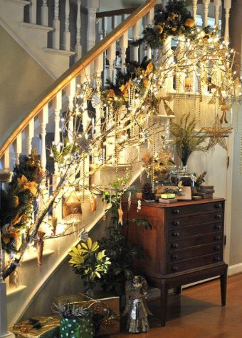 decoredonline's tweet photo. Incorporate a wreath into your
garland swag on the stairs.
Whoever said wreaths are just for a door?

Try greenery bunches of twigs and pine boughs tied with a bow and accented with colorful ornaments. https://t.co/8H0LzWfsqn