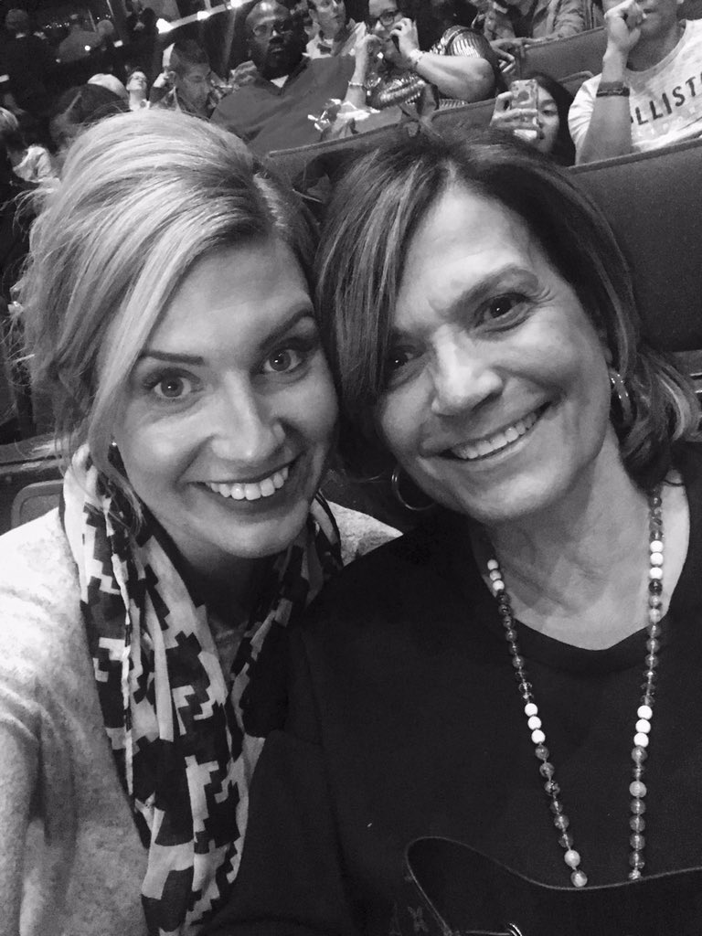 MsSterba's tweet photo. @KLOVEChristmas @KLOVERadio @MessengersMusic @plumbmusic No better place to be than enjoying  #klovechristmastour with my mama! Thank you for your powerful messages and beautiful songs 💜 https://t.co/mw8wzRIYKc