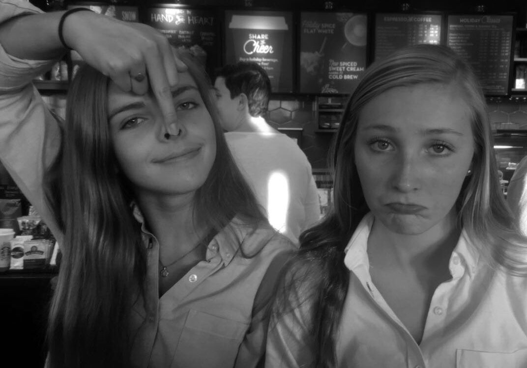 11lydiab11's tweet photo. h18bd bestie is so glad i’ve had you by my side to make the best memories together🤘🏼🍟🎫🚘🛍☀️love ya https://t.co/RqKtqOa49M