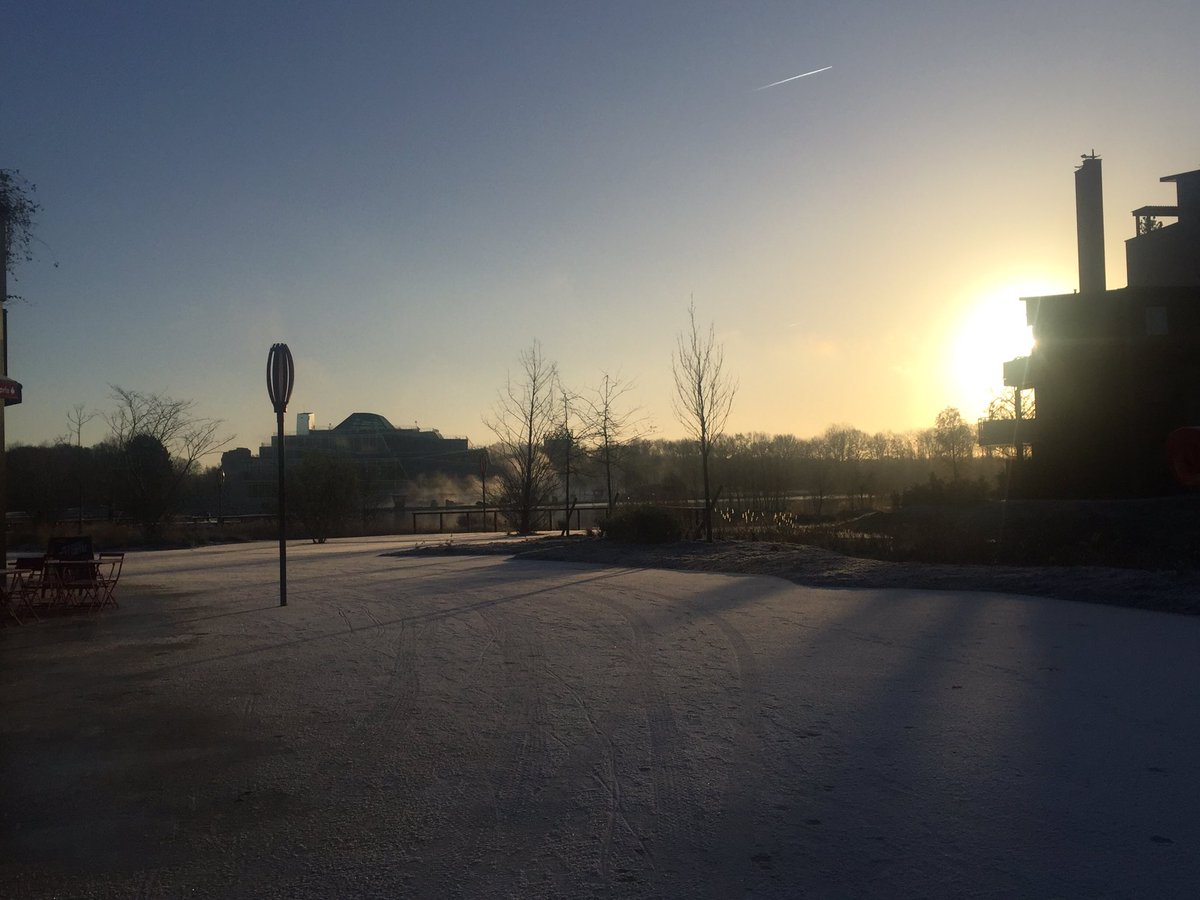 ValerieLauthier's tweet image. Première neige à @villagesnature juste magique 😃