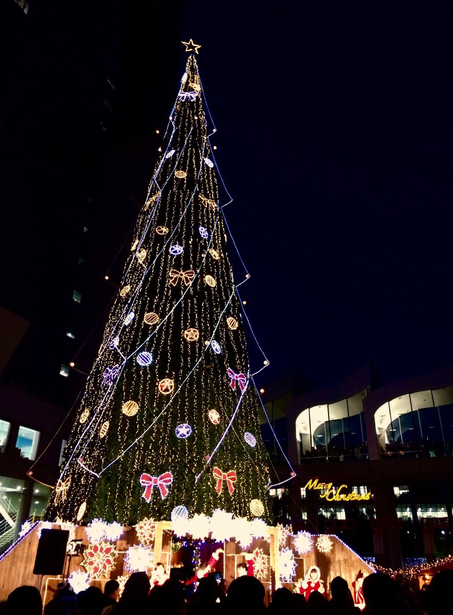 シネ リーブル梅田 A Twitter クリスマスまであと16日 シネ リーブル梅田のあるスカイビルでは 毎年ドイツ クリスマスマーケットを開催しています 絶対きれい 楽しい でも寒い そんなときはうちに来てください 飲食の持ち込みが可能なので ツリー