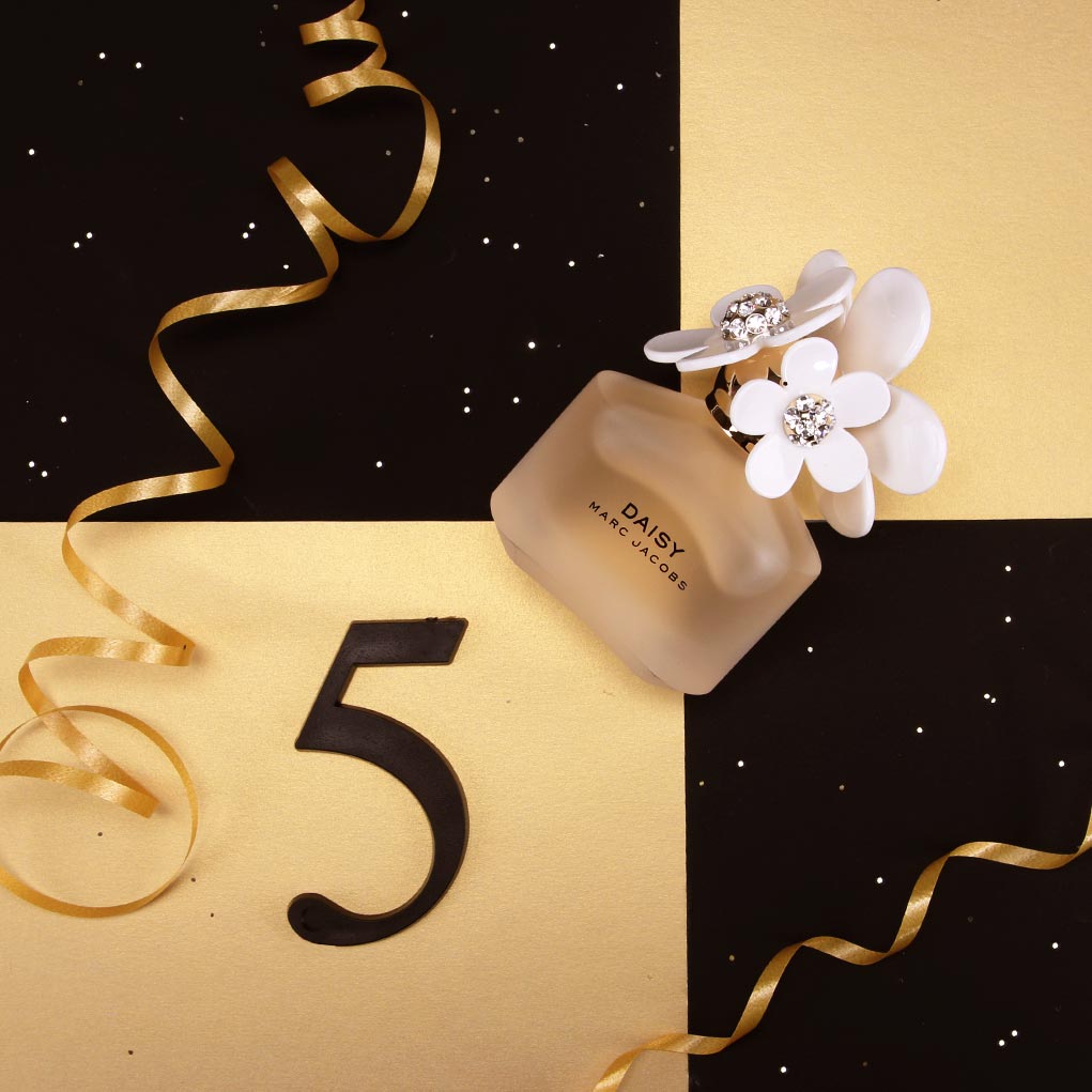 FragranceDirect's tweet image. RT to WIN! Next up on our Advent Giveaway is the gorgeous Marc Jacobs Daisy Anniversary Edition!! The perfect gift for any Marc Jacobs fan! #fdadventgiveaway