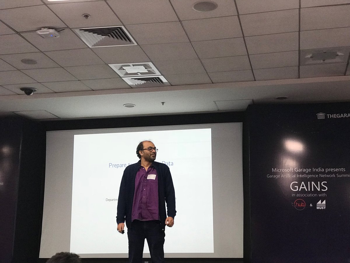 balasparks's tweet image. Chiranjib Bhattacharya speaking on prepare to analyze BigData at Microsoft GAINS #GarageHack