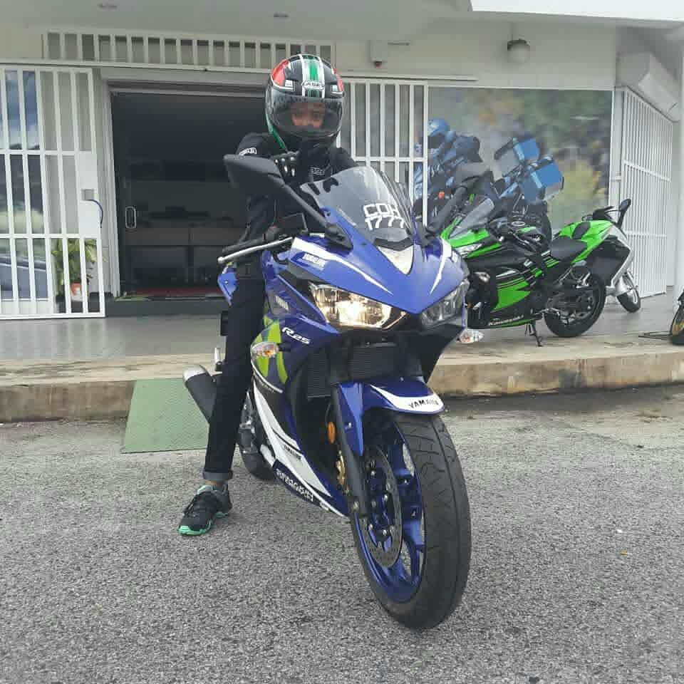 SoonHinCompany's tweet photo. Tq customer bought #Yamaha #R25 #Movistar #GPedition @ #SoonHinCompany. For info, call 017-9115990 / 017-5136998 / 010-9114880 / 017-9308995 https://t.co/FxCv82xEhl