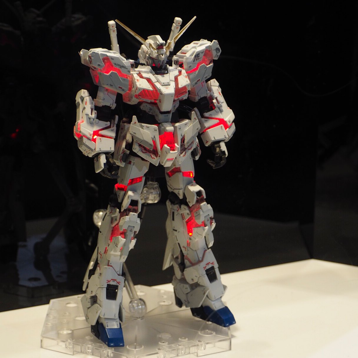 よっくん Rg ユニコーンガンダム 発光ver ガンダムベース東京に展示されていた参考出品です 発光 箇所が全身に拡散しているのでmgで多用されているledユニットでは対応しきれないかと ユニコーンは他のrgと比べても変身構造に よっくん Rg ユニコーンガンダム 発光ver ガンダムベース東京に展示されていた参考出品です 発光 箇所が全身に拡散しているのでmgで多用されているledユニットでは対応しきれないかと ユニコーンは他のrgと比べても変身構造に