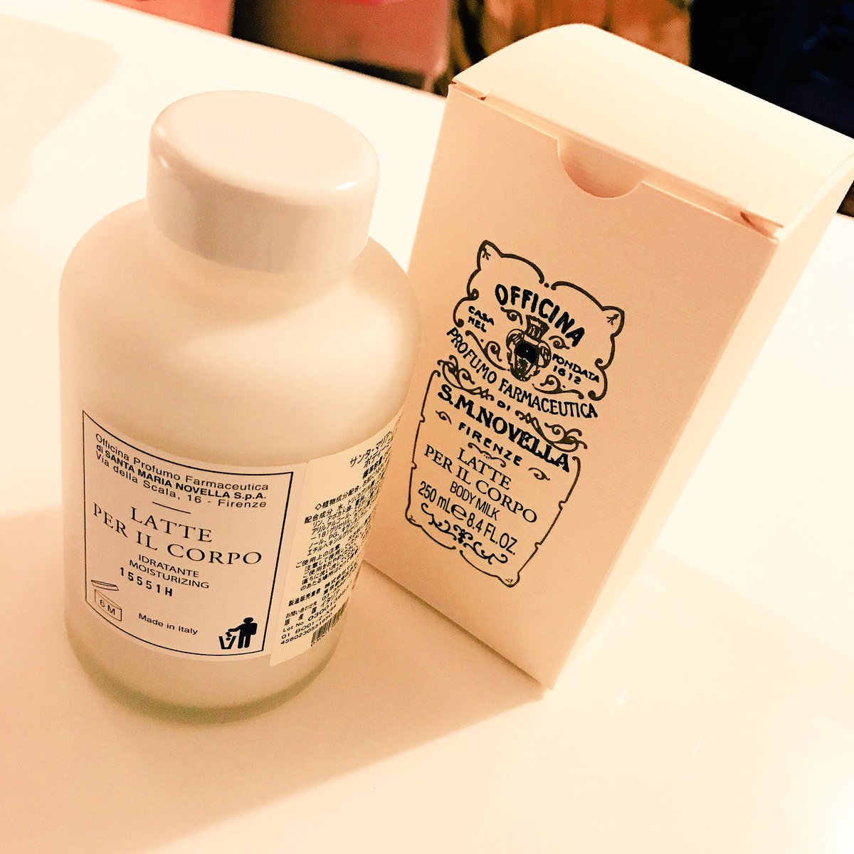 しらこちゃん モテると話題らしく アンバーバニラのボディクリーム 目当ての行列がローラメルシエに出来てたけど バニラ苦手な男性も一定数いるので 異性受けなら絶対にサンタマリアノヴェッラのボディミルクを薦めたい 価格は倍ですが 品があるのに