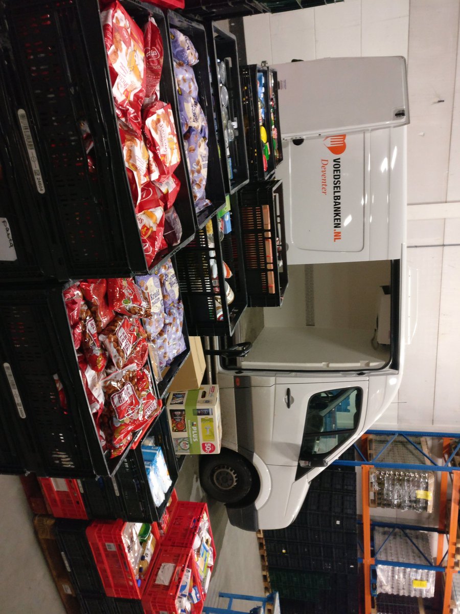 Opbrengst eerste avond inzamelen voor Voedselbank Deventer, met hulp van heel veel scholieren: 135 kratten!! Vandaag zamelen we weer in 10 supermarkten in Deventer voedsel in voor de mensen met armoede in hun leven. Geef!! #VB17