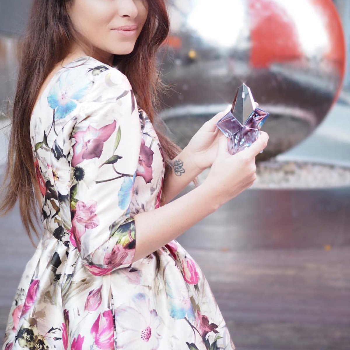 Flower Print 🌸🍃 BEATRIZ #dclovers #vestidodeflores #vestidodeinvitada #davidchristian