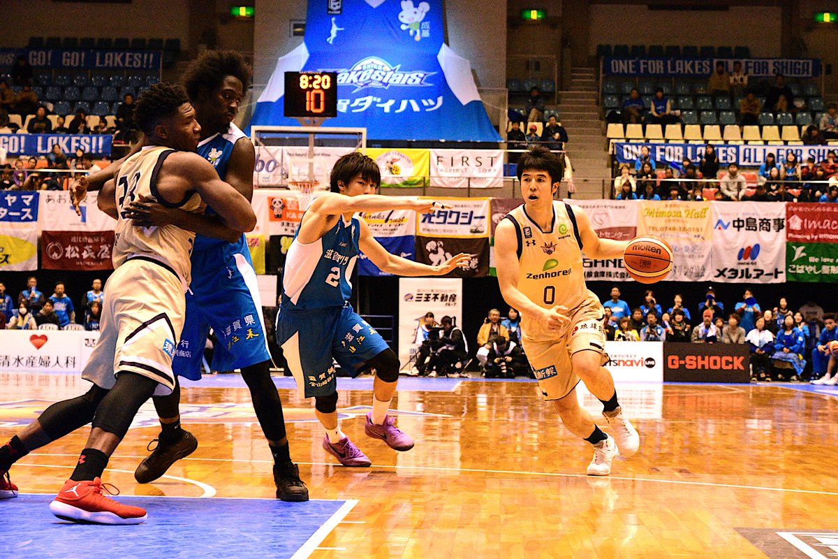VS滋賀 試合終了
キングス87-82 滋賀

残り2分の時点で滋賀に2点のリードを許す展開の中、石崎が3Pシュートを決め、さらにハッサンがバスケットカウントで勝利を手繰り寄せました！
87-82でキングス勝利！滋賀ファンに負けないくらいのたくさんの応援ありがとうございました！