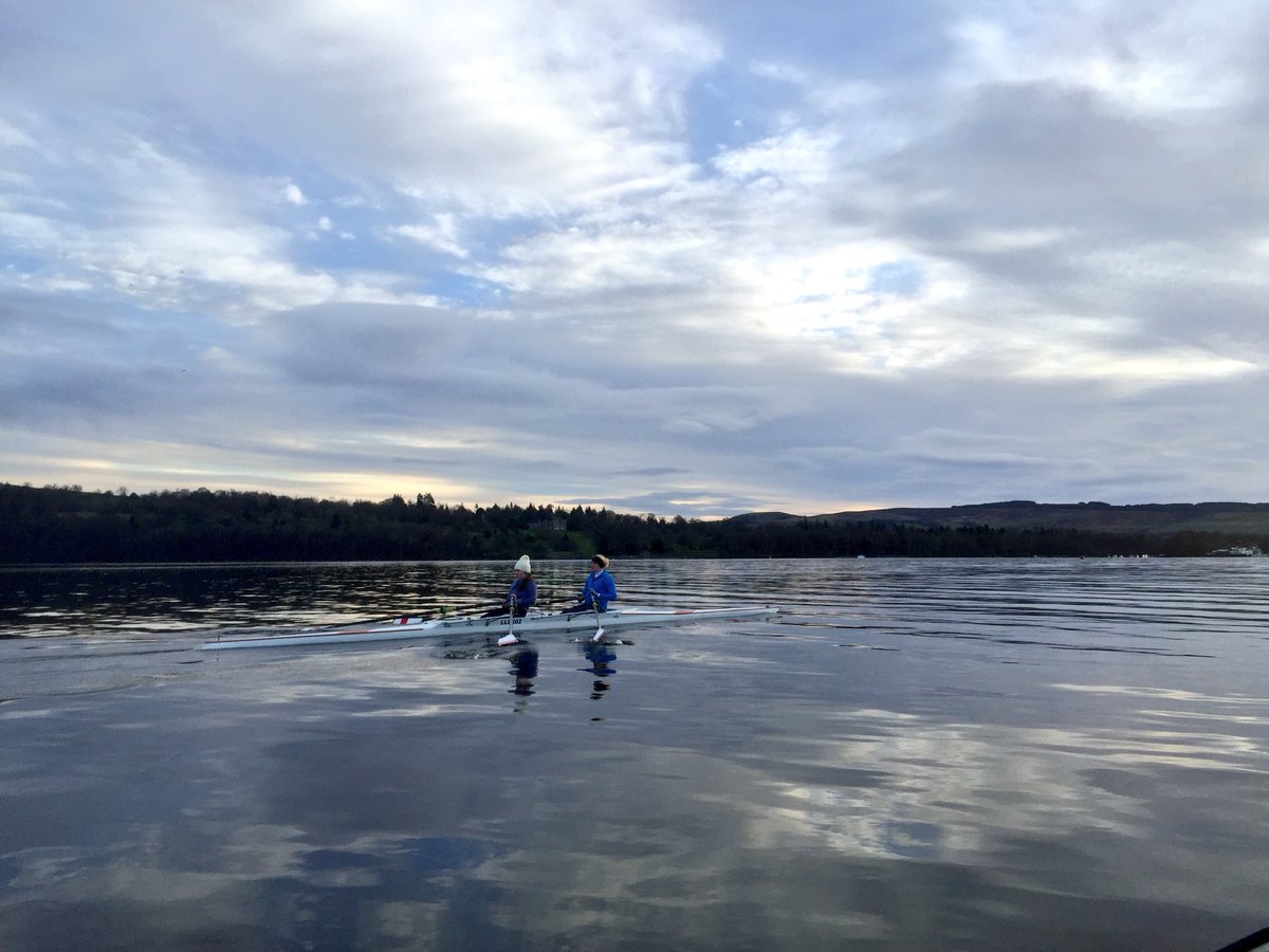LochLomondRow's tweet photo. 😍 Early mornings on the Loch are worth it!    #nofilterneeded #LochLomond #Rowing 
#WinterWonderland #snowday #LLRC https://t.co/Pr5uhHzlh3