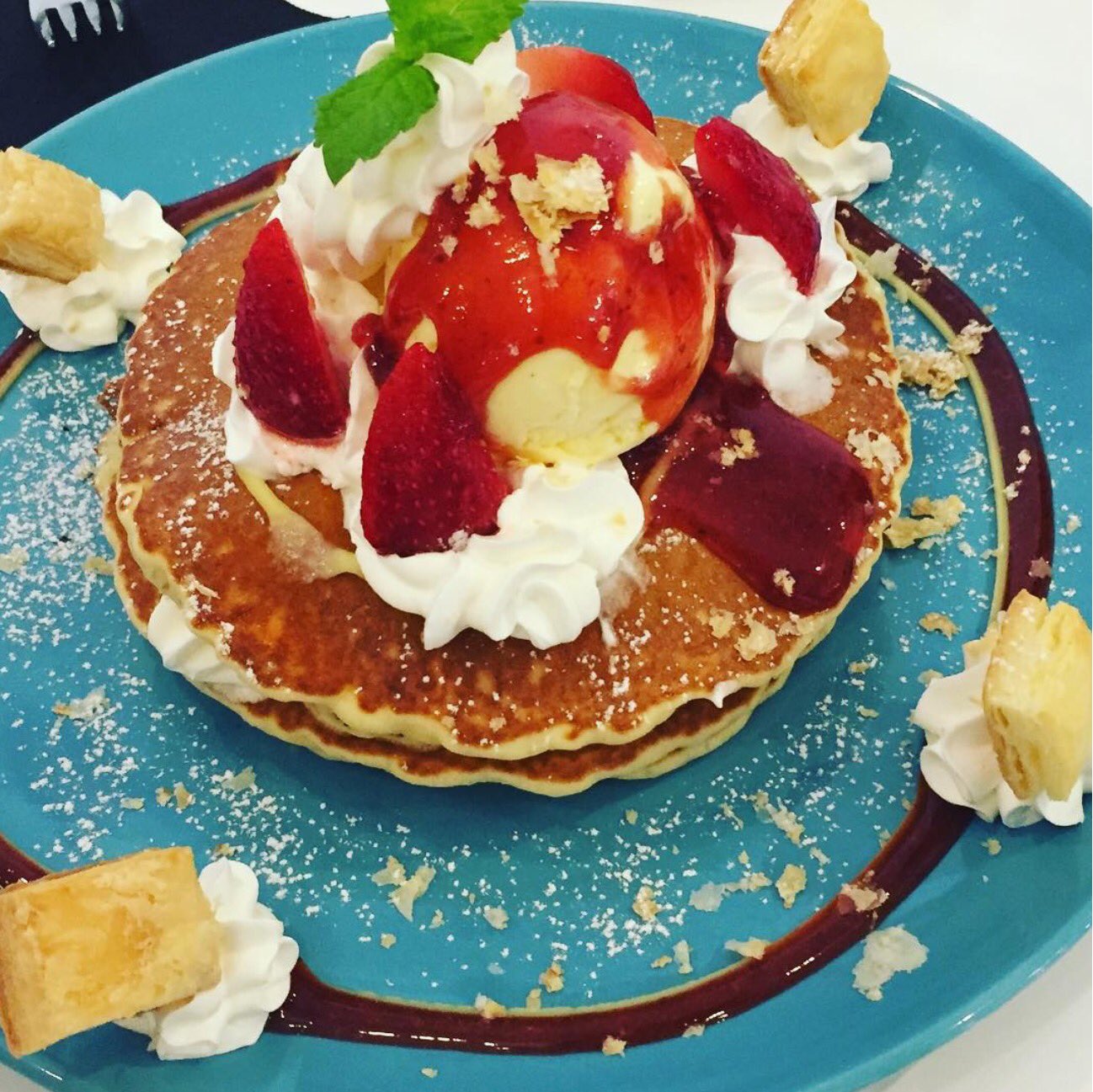 極上のスイーツ ふわっふわのパンケーキが人気のルサルカ自由が丘店 さらにパンケーキメニュー を注文すると お店の名前を焼印したプレーンパンケーキがお代わりし放題 T Co Kcqciadtuq Twitter