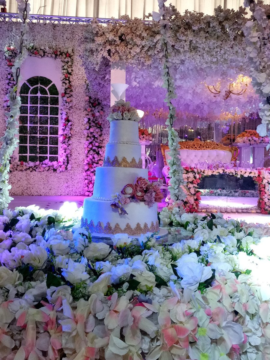 cadaora's tweet photo. Isn't it a magnificent looking cake? #MeetTheDurus17 #CadaoraEvents #PortHarcourt https://t.co/aS5k2vBkTj