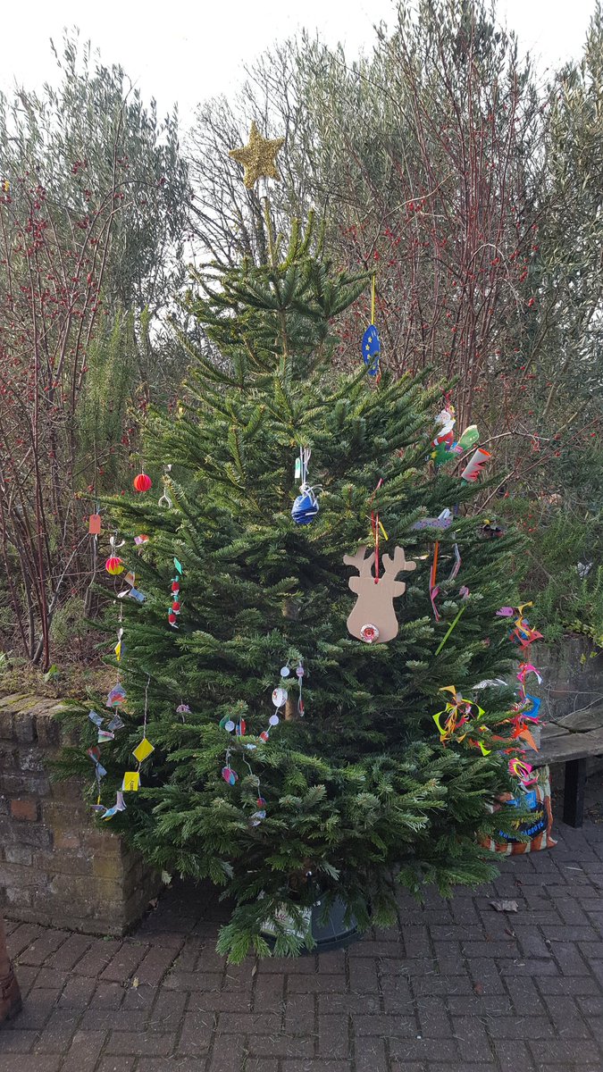 Palestinian food goods <a href="/Zaytoun/">Oliv Paris</a> for sale at the king henrys walk fair. On til 3. <a href="/KHWGarden/">KingHenrysWalkGarden</a> <a href="/haggerstonian/">@Haggerstonian</a>