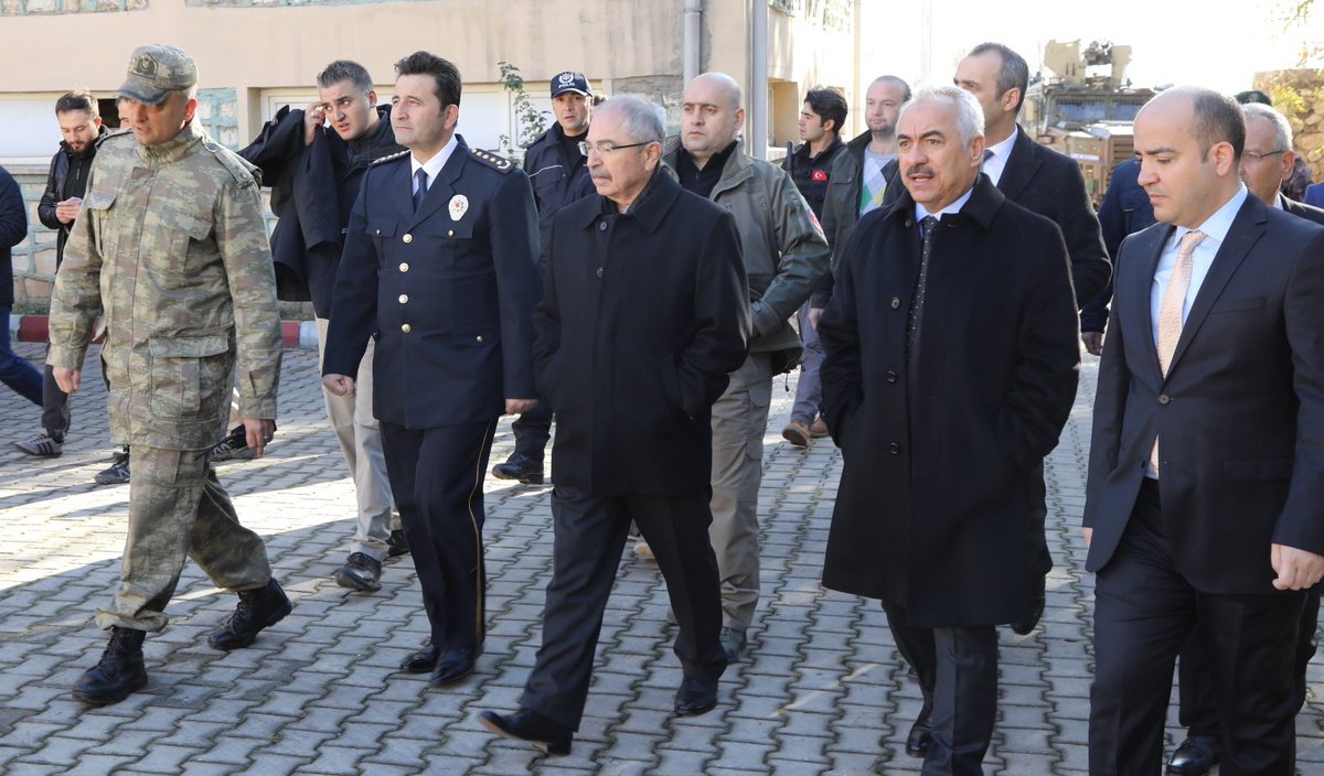 İçişleri Bakan Yrd. <a href="/mehmetersoy57/">Mehmet Ersoy🇹🇷</a> ,Vali/Büyükşehir Belediye Başkan V. <a href="/MustafaYMN/">Mustafa Yaman</a> Dargeçit İlçe Jandarma Komutanlığı'nda.