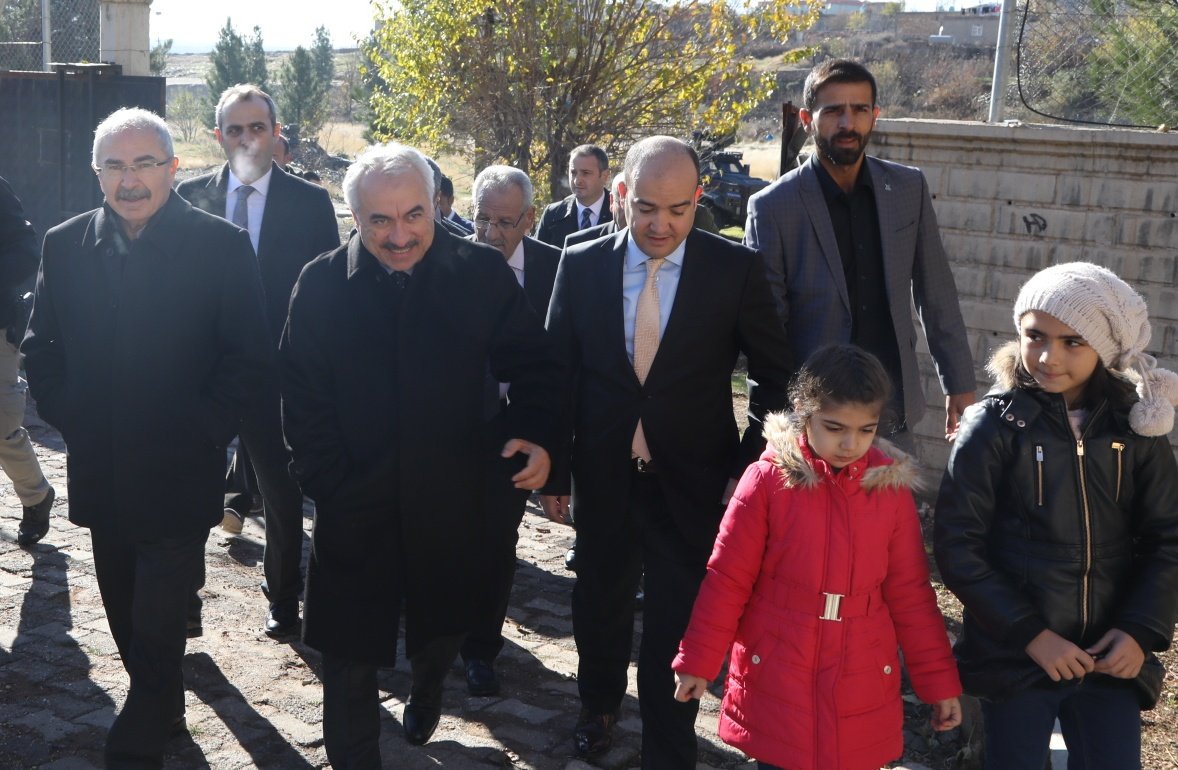 İçişleri Bakan Yrd. <a href="/mehmetersoy57/">Mehmet Ersoy🇹🇷</a> Vali/Büyükşehir Belediye Başkan V. <a href="/MustafaYMN/">Mustafa Yaman</a> Dargeçit'te.