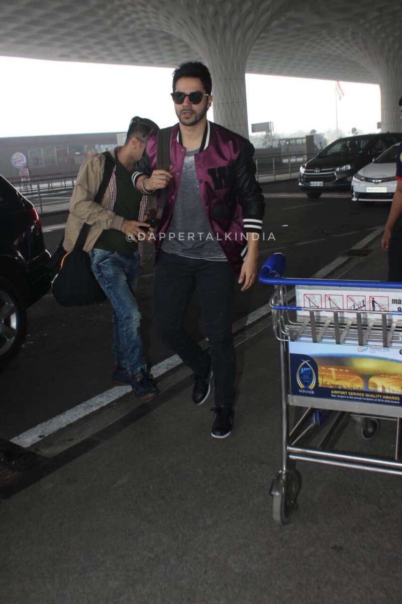 dappertalkindia's tweet photo. #VarunDhawan spotted in @hm at the airport. @Varun_dvn @nikitajaising https://t.co/YzOADNMPEJ