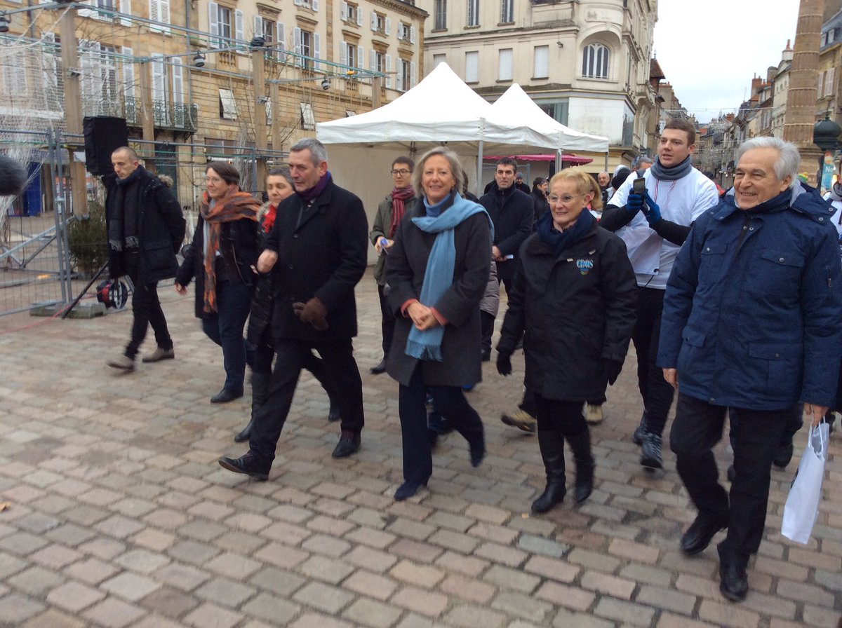 Prefet03's tweet photo. #Telethon Sophie Cluzel, @s_cluzel Secrétaire d'Etat, chargée des personnes handicapées en visite à Moulins lance le départ de la marche de 50 kms "Randolympik" au profit du Téléthon @handicap_gouv https://t.co/0ZwfuMltUf